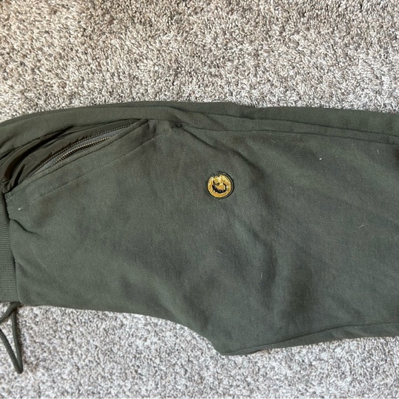 Don’t fit me anymore - Picture 2 of 3